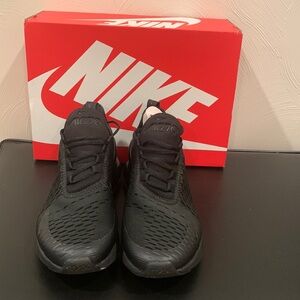 Nike 270 shoes sz 5.5Y